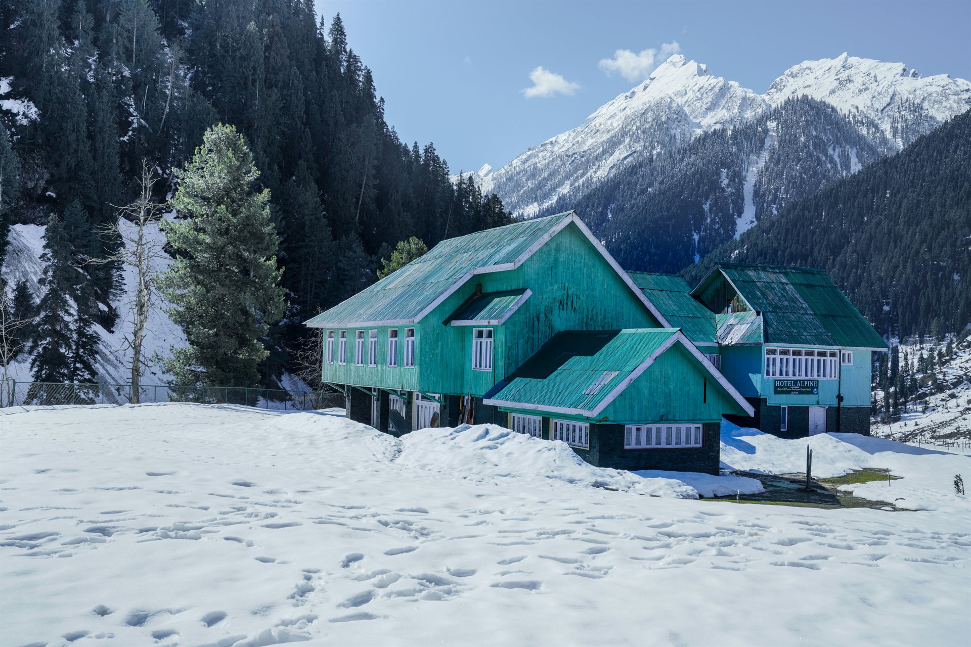 Snow-covered Himalayan peaks and alpine chalets in Kashmir
